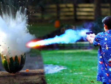 Βίντεο: Σφαίρες υγρού μετάλλου σπέρνουν τον όλεθρο